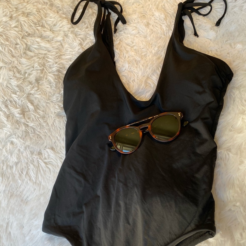 Basic black. Timeless bodysuit piece 🩱black iconic. Let’s go to the beach 🏝️💜